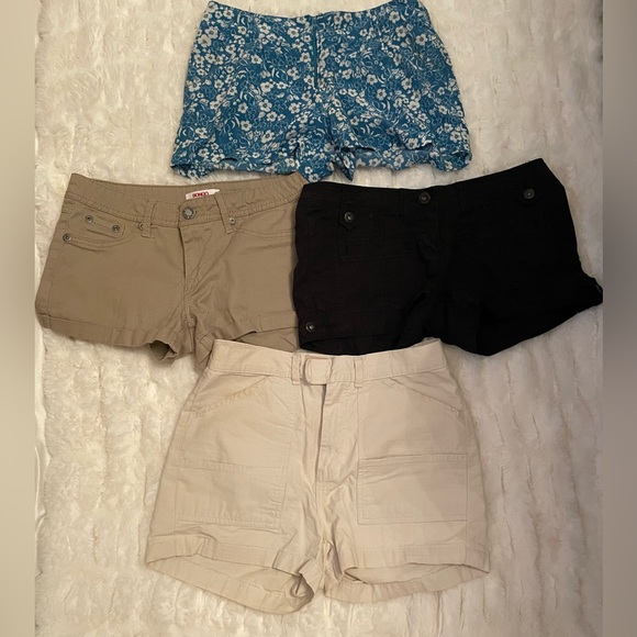 Bundle of 4 Cute Shorts!! Four pairs of sexy shorts! Size Small - Picture 10 of 16